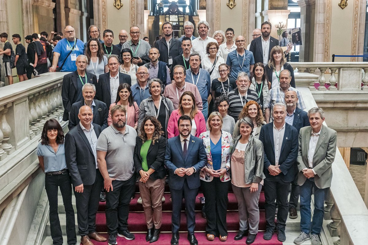 El reconeixement del Lluçanès com a 43a comarca catalana va tenir lloc el 3 de maig del 2023. La jornada la van seguir des del Parlament alcaldes, regidors i representants de la societat civil