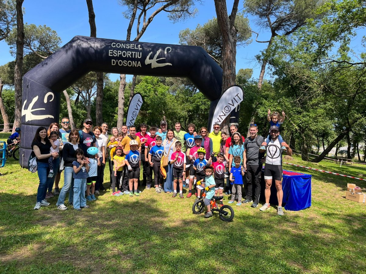 Alguns dels participants i acompanyants a la prova taradellenca