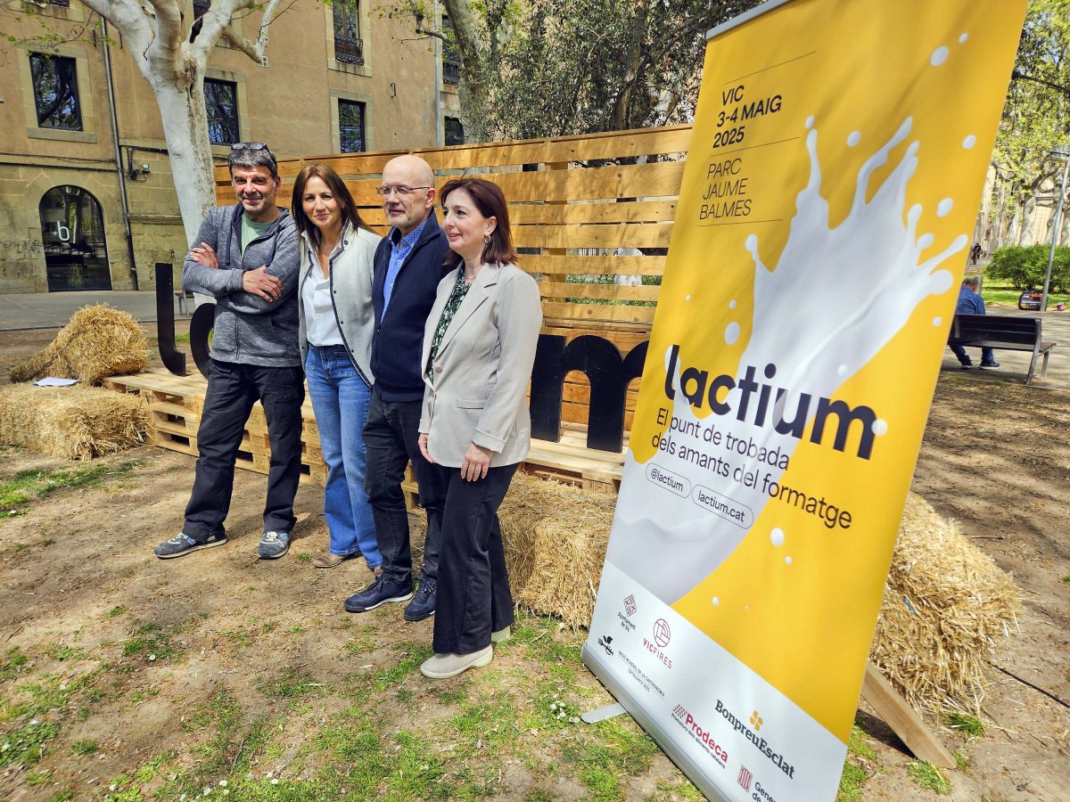 Isaac Gelabert, Bet Piella,  Joan Sabartés i Laura Martí, durant la presentació del Lactium al parc Balmes