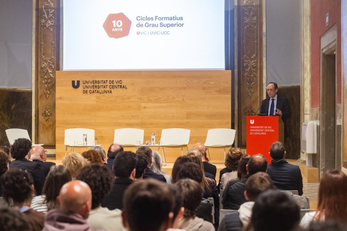 Josep Maria Garrell, durant la conferència d'aquest dijous al Paranimf de la UVic
