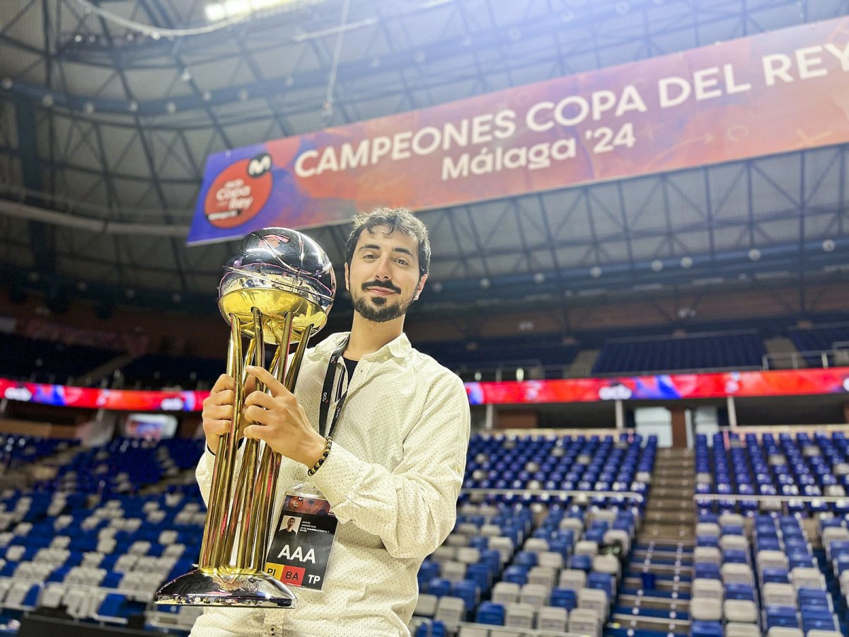 Gerard Castañé, com a periodista de l’ACB, amb la Copa del Rei de bàsquet de 2024 disputada a Màlaga