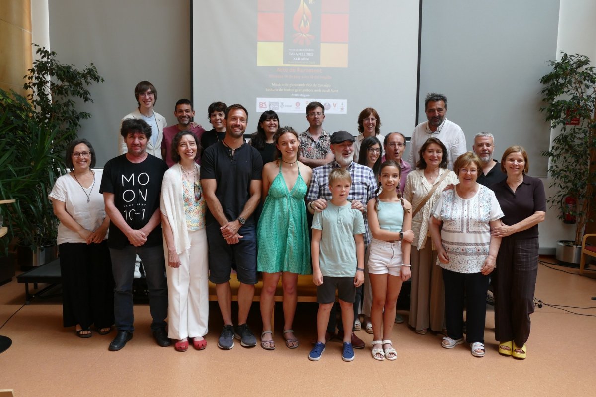 Premiats, jurat i organitzadors, dissabte a la biblioteca Antoni Pladevall