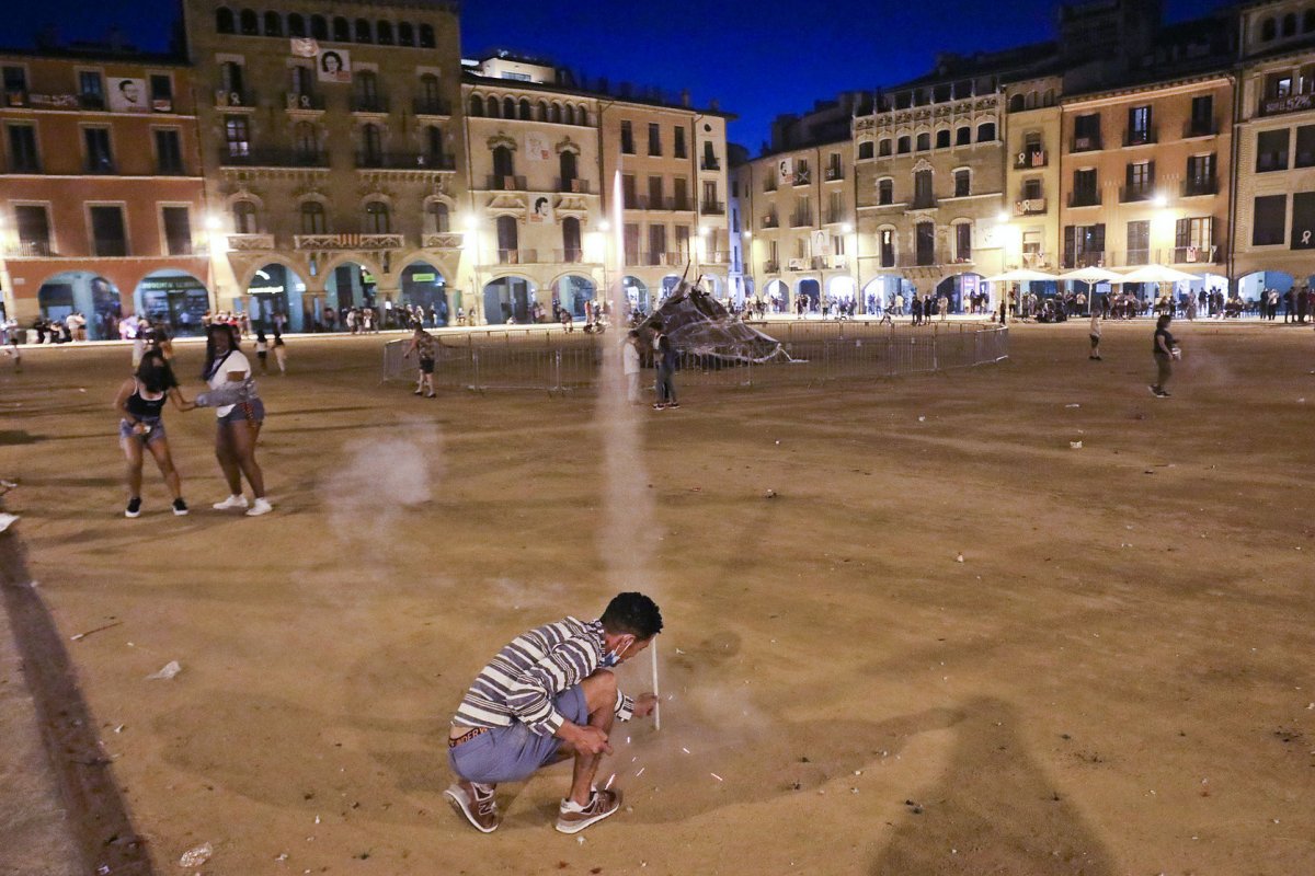 Vic prohibeix tirar petards a la plaça Major