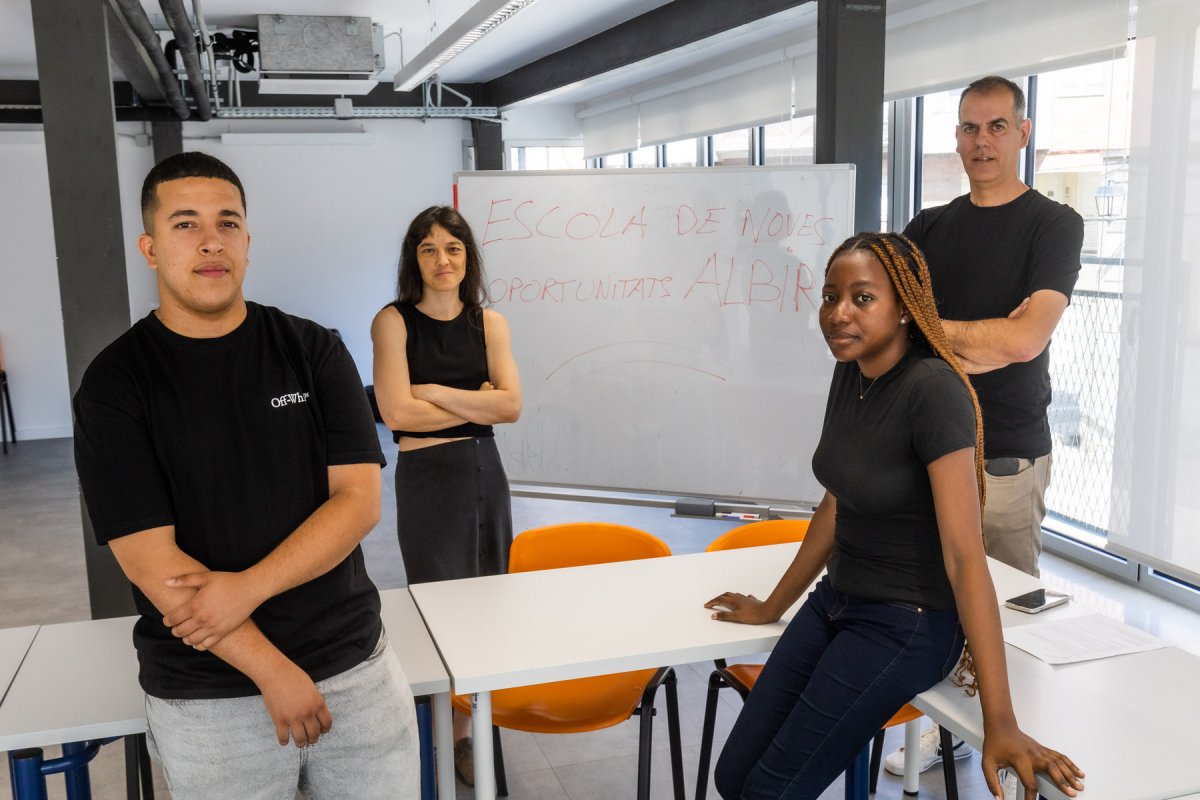Younes Al Hakeue, Clàudia Anglada, Christabel Appiawa Djarbeng i Jordi Valldeoriola, dimecres a la seu de Manlleu
