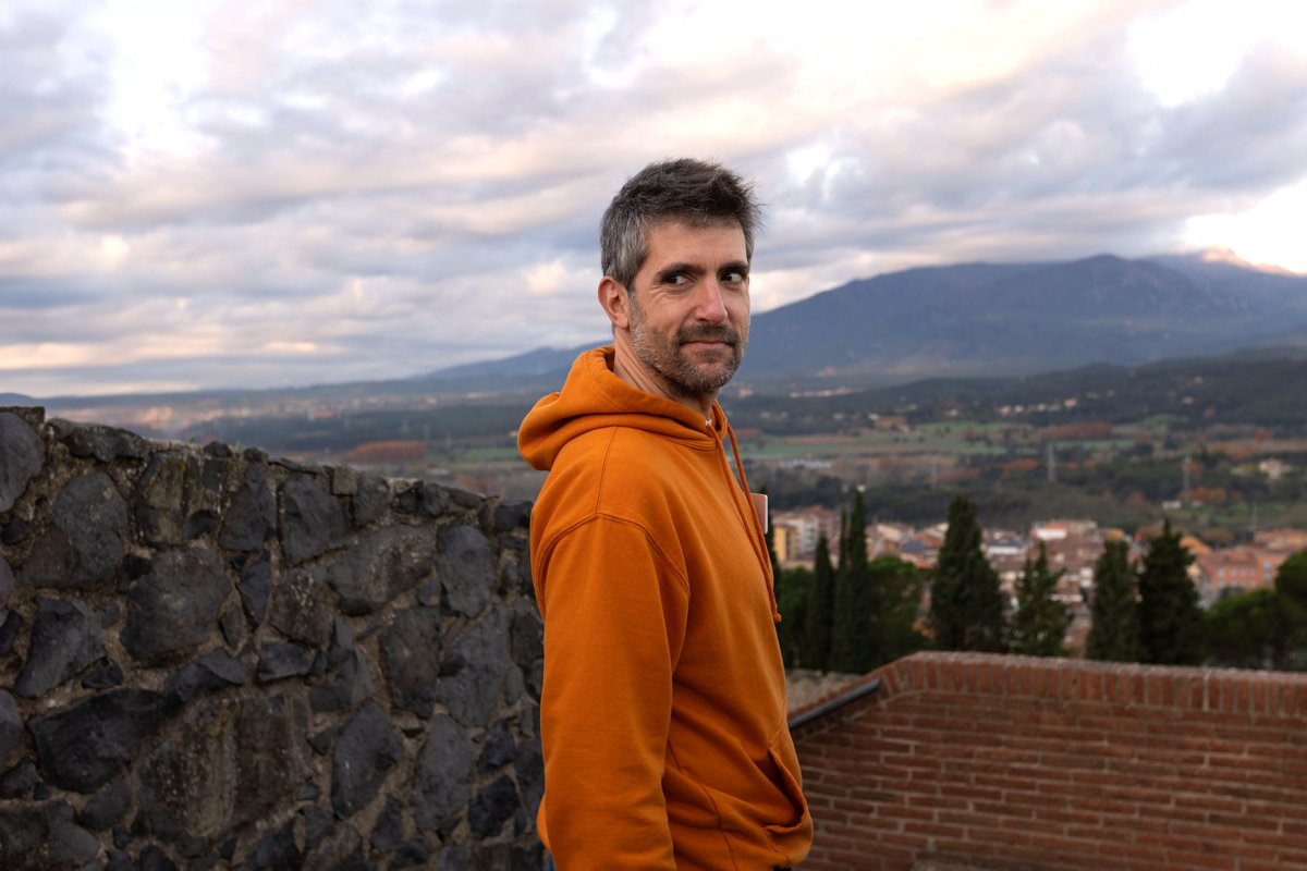 Ivan del Jesús, veí de Palautordera i guanyador de ‘Soc i seré’, al castell d’Hostalric, on es va rodar tot el concurs televisiu