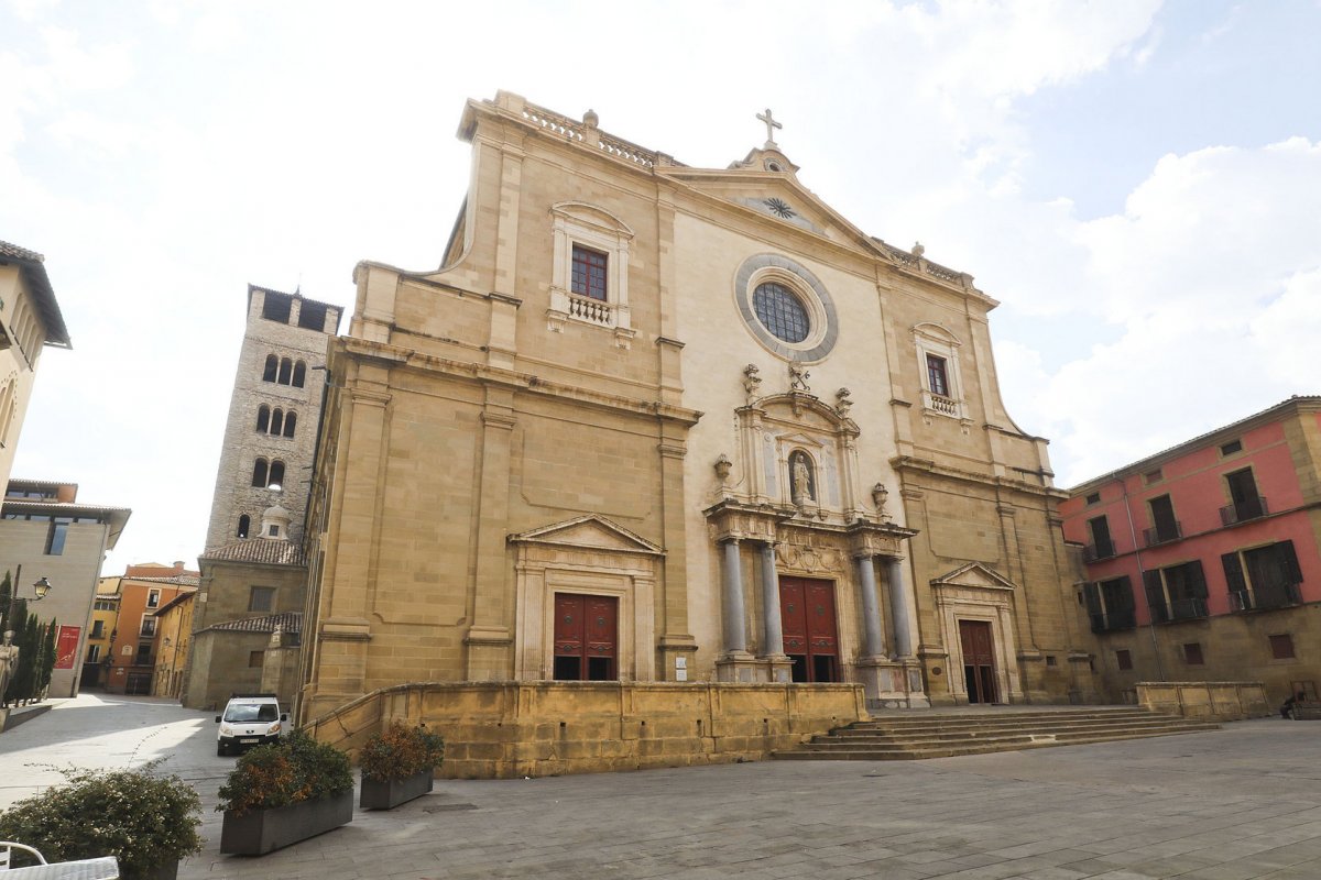 La catedral de Vic, un dels 43 centres de culte catòlics que aplega la ciutat