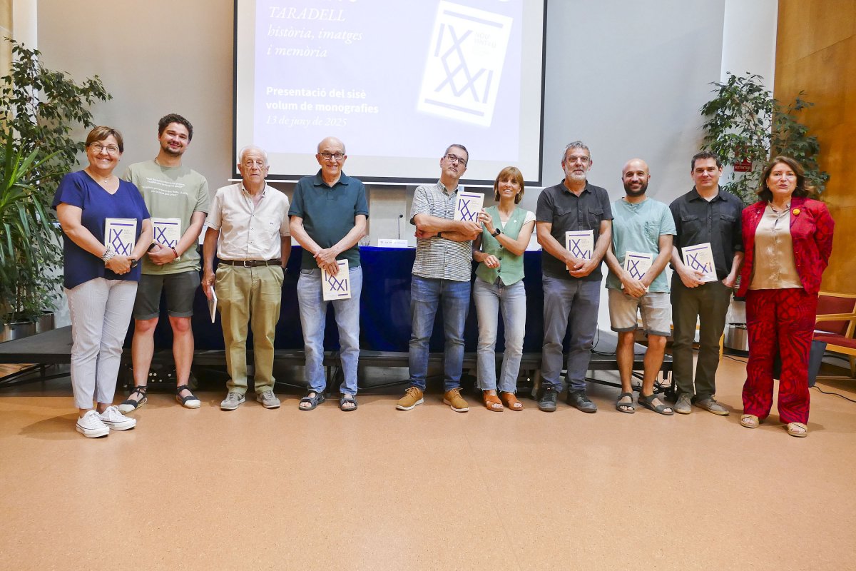 Alguns dels redactors del volum, amb l'alcaldessa