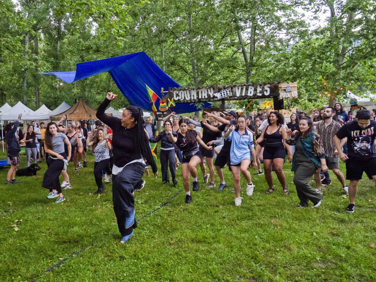 La classe de 'DanceHall', durant el festival de Sant Pere