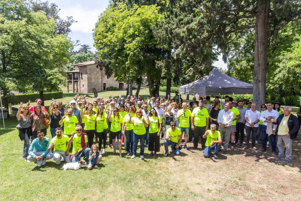 Representants polítics i institucionals van brindar divendres pel 20è aniversari del centre de formació forestal, al costat de personal tècnic, formadors i exalumnes