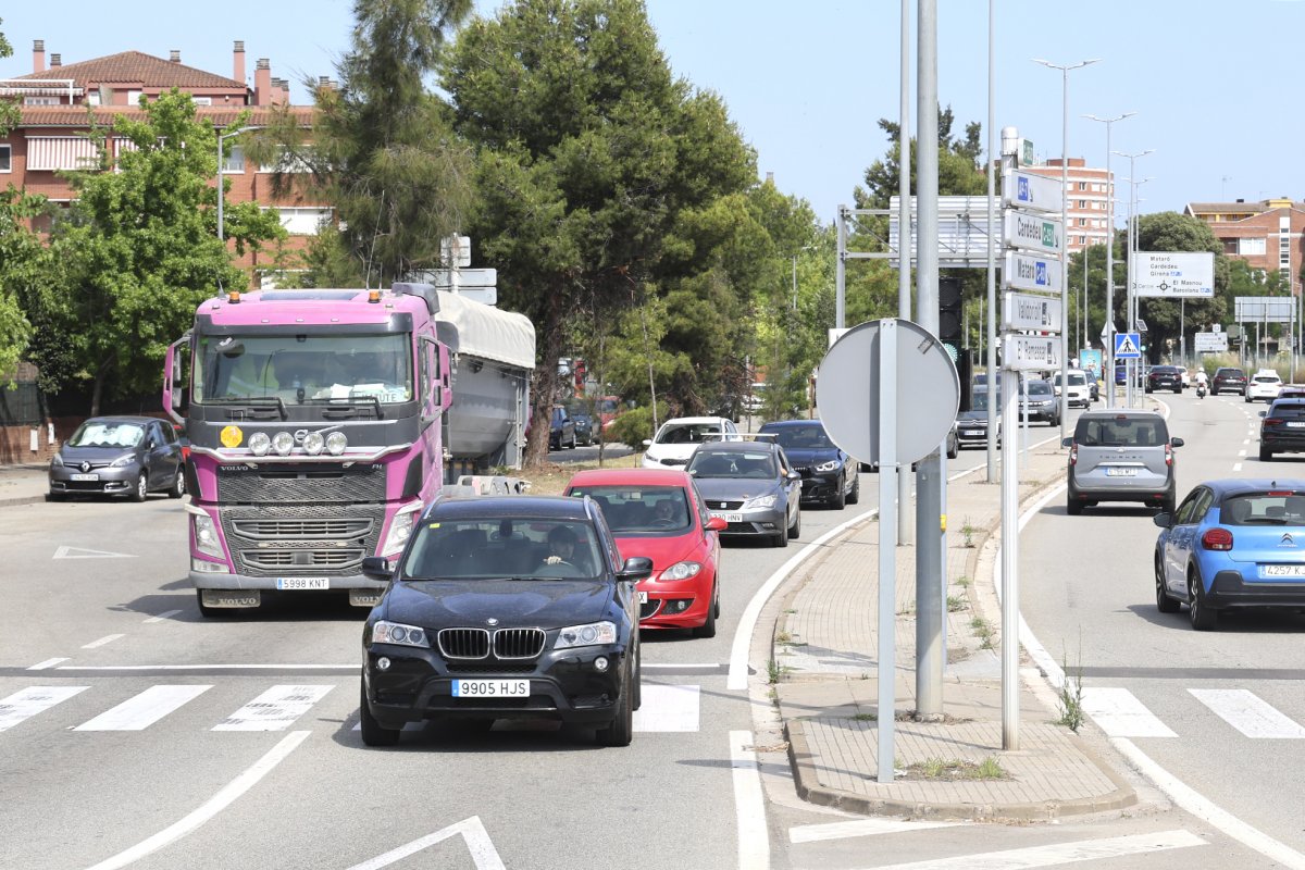 Un camió al tram urbà de la ronda sud aquest setmana