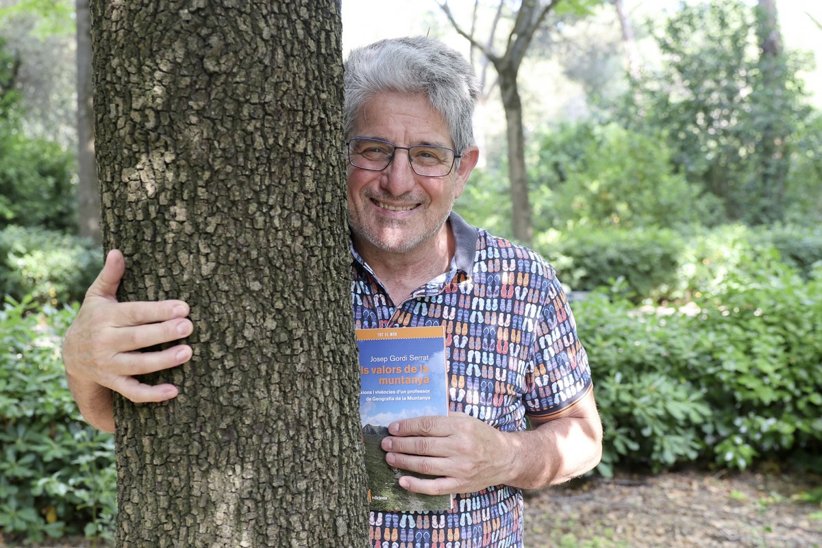 Josep Gordi amb el seu darrer llibre