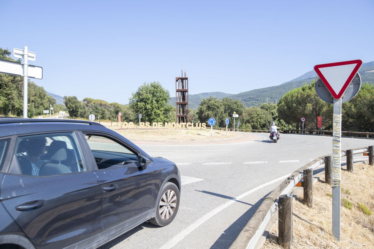 L’entrada al Montseny per la rotonda de Fogars acostuma a acumular trànsit pels visitants dels caps de setmana