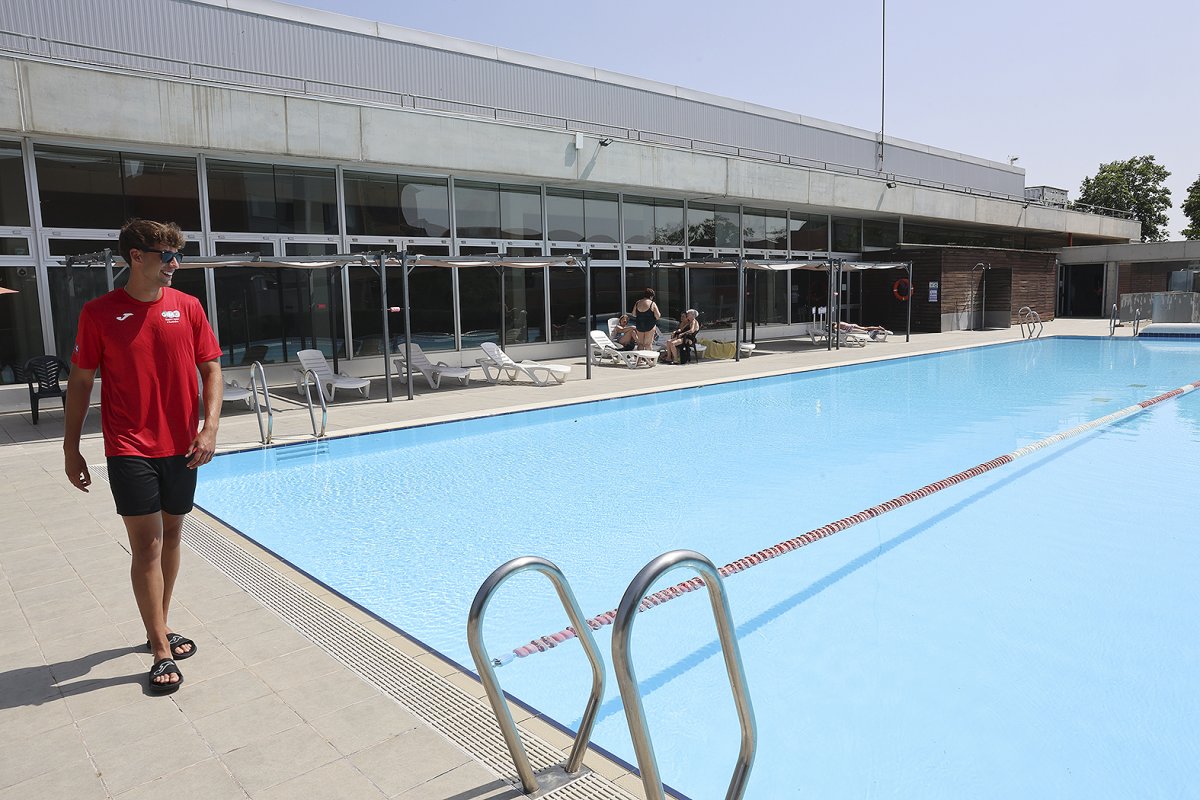 La piscina municipal d’estiu de Cardedeu ha estat la primera a obrir a la comarca. Ho va fer el dilluns 2 de juny