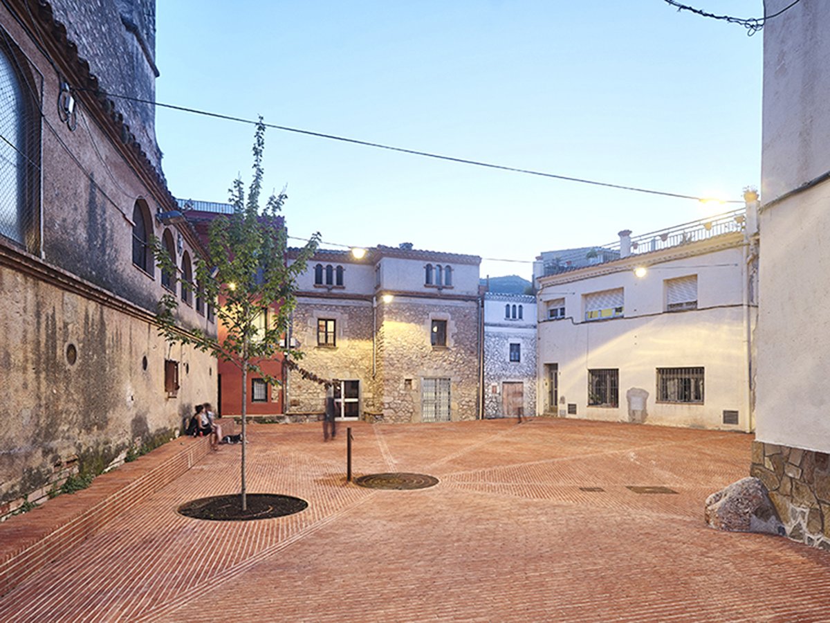 La plaça de RIells després de la reforma
