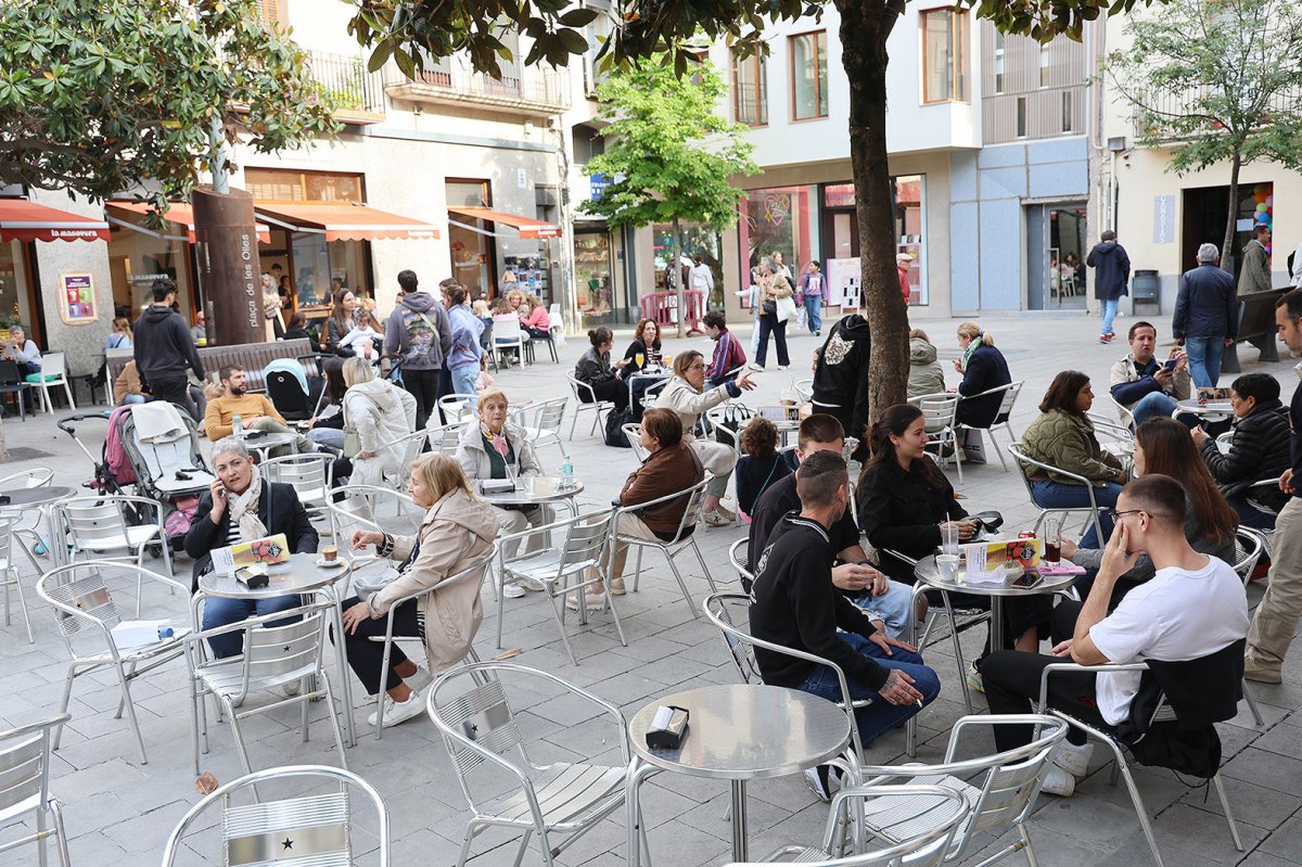 Terrasses a la plaça de les Olles, al centre de Granollers