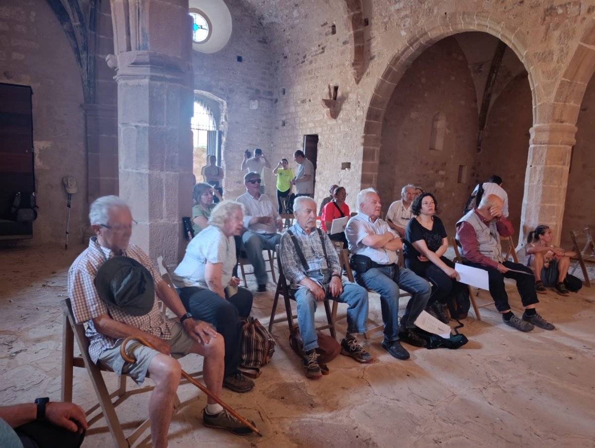 Participants a l’església de Santa Maria