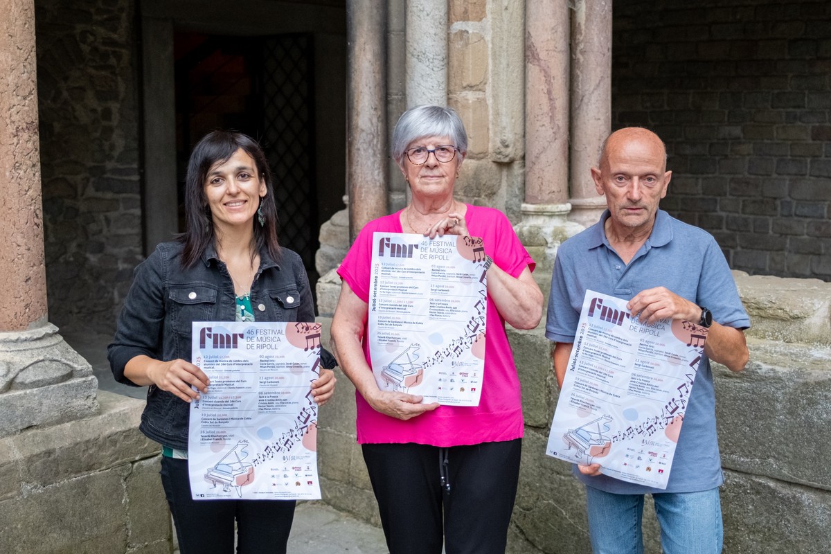L’alcaldessa Sílvia Orriols, amb Anna Cassany i Joan Colomer, en la presentació