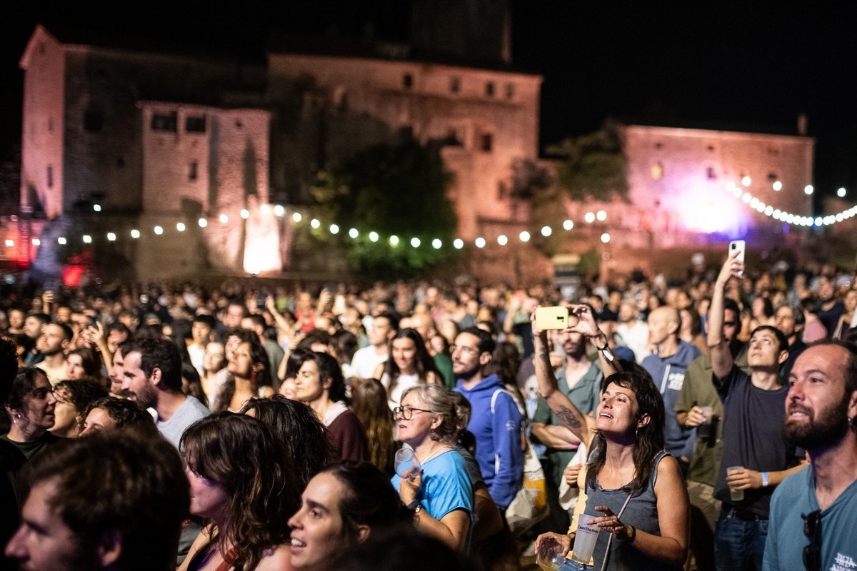Ambient al voltant del castell d’Olost, a la passada edició del Cantilafont