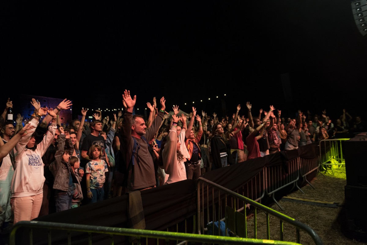 El públic del Cantilafont, divendres, durant el concert de Remei de Ca la Fresca