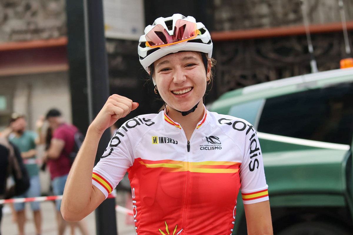 Lluna Jiménez, dissabte a Lleó, una vegada coronada com a campiona d’Espanya Cadet de ciclisme en carretera