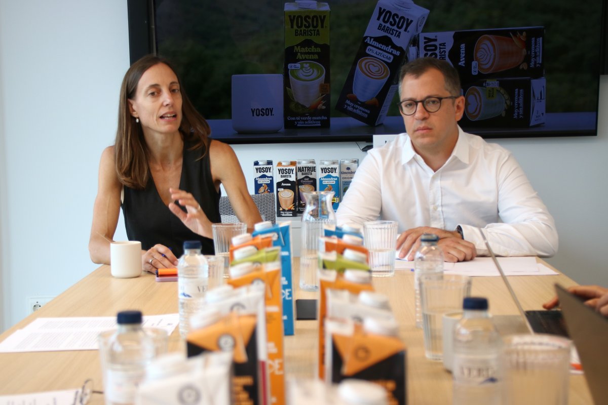 La directora de màrqueting de Liquats Vegetals, Anna Rovira, i el director comercial, Oriol Gabarró, durant la presentació dels resultats