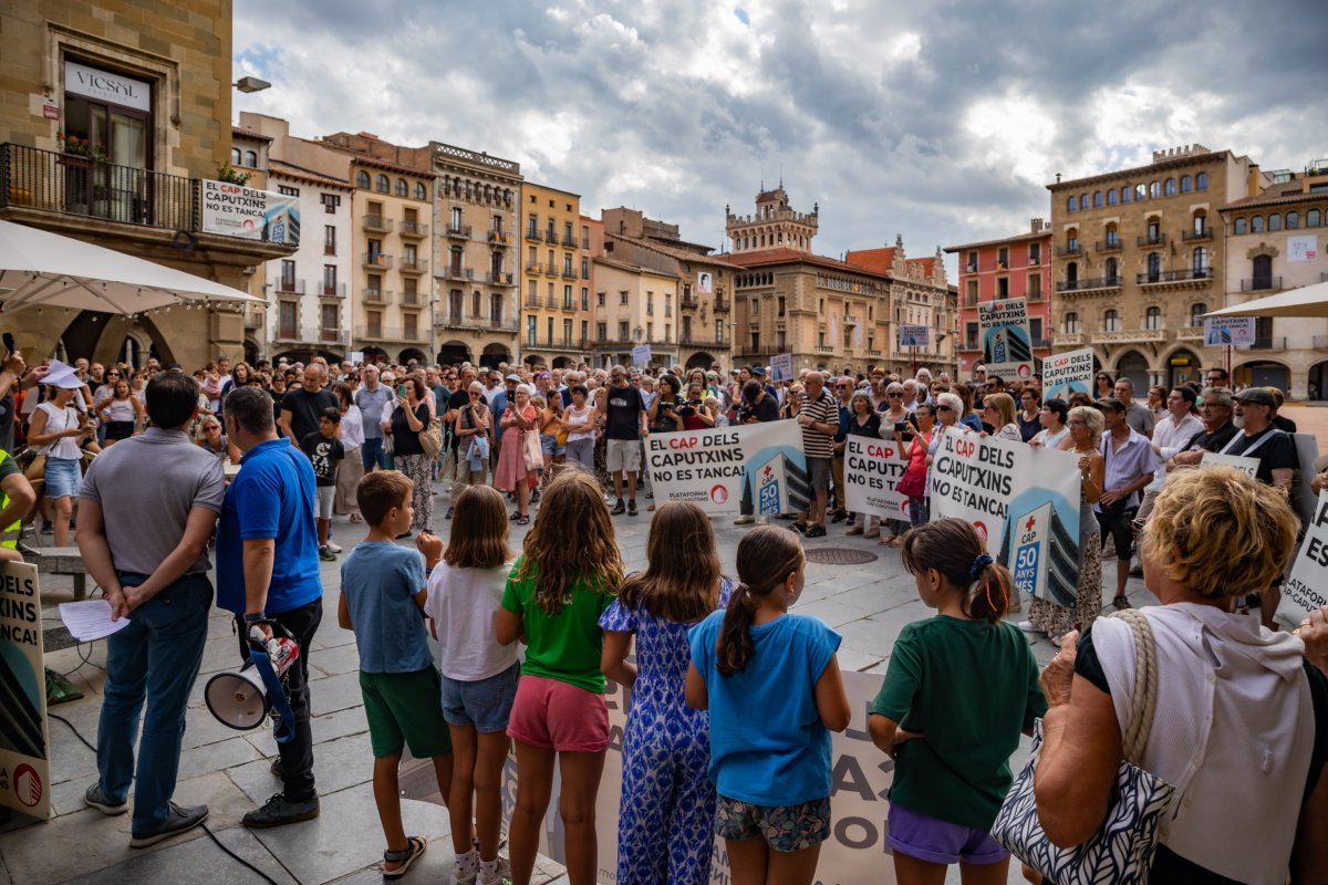 Els manifestants van anar de la plaça Divina Pastora fins a la Major, i després alguns van irrompre al ple