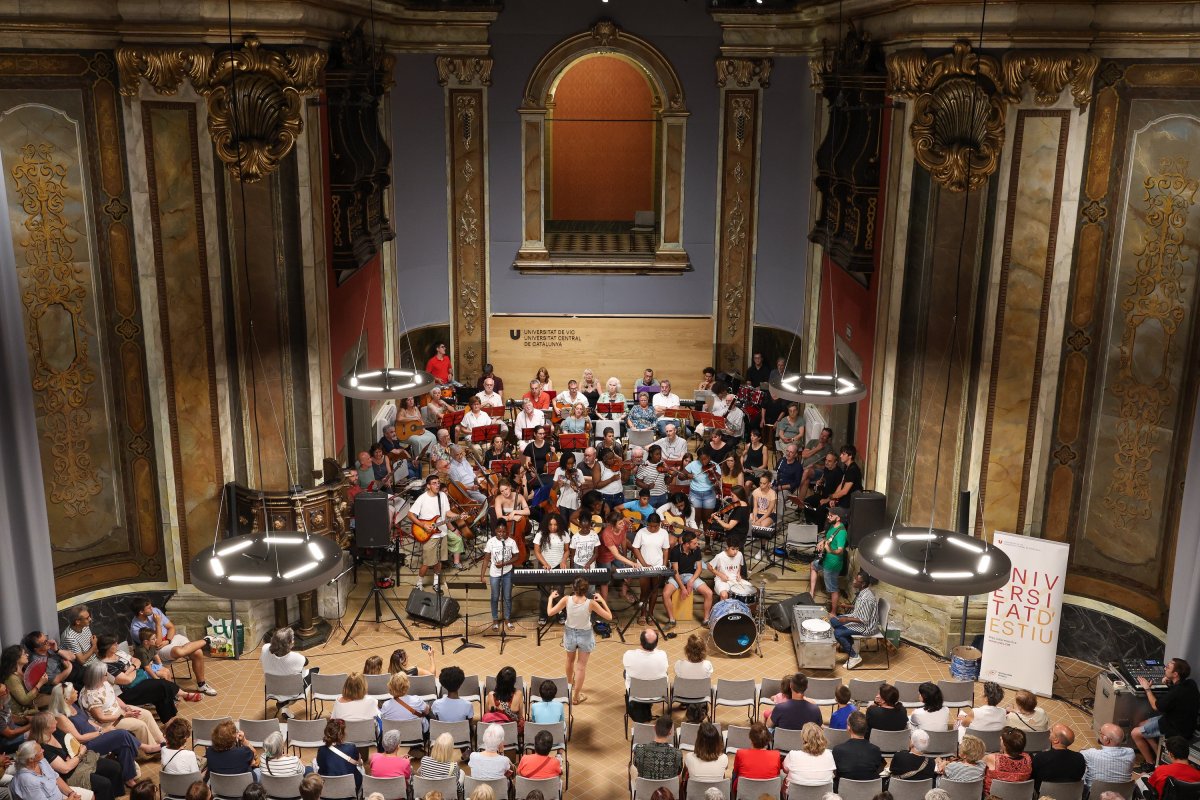 Un dels dis concerts que l'Orquestestra Inclusiva va oferir al Paranimf de la UVic