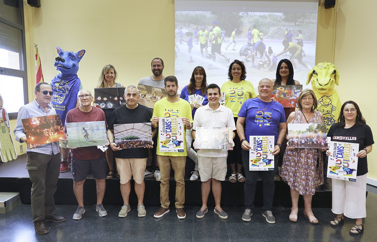 Membres de les entitats i del consistori han participat en la presentació del programa de festa aquest dimarts