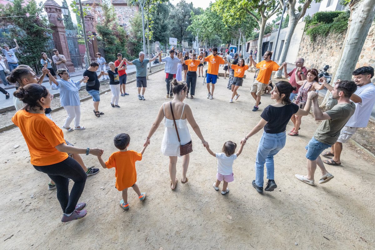 Dins la festa es va fer un taller de sardanes