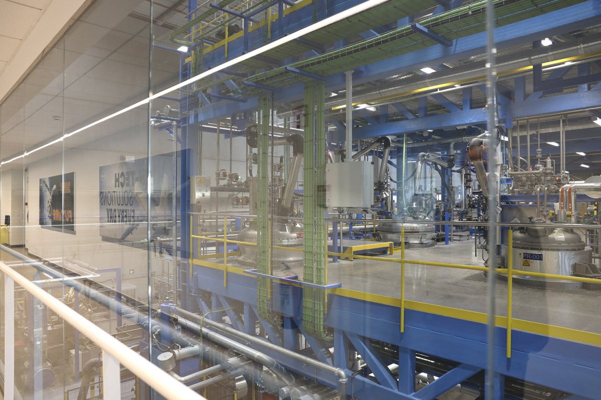 La planta d’adhesius per a la indústria aeroespacial de Henkel Ibérica a Montornès