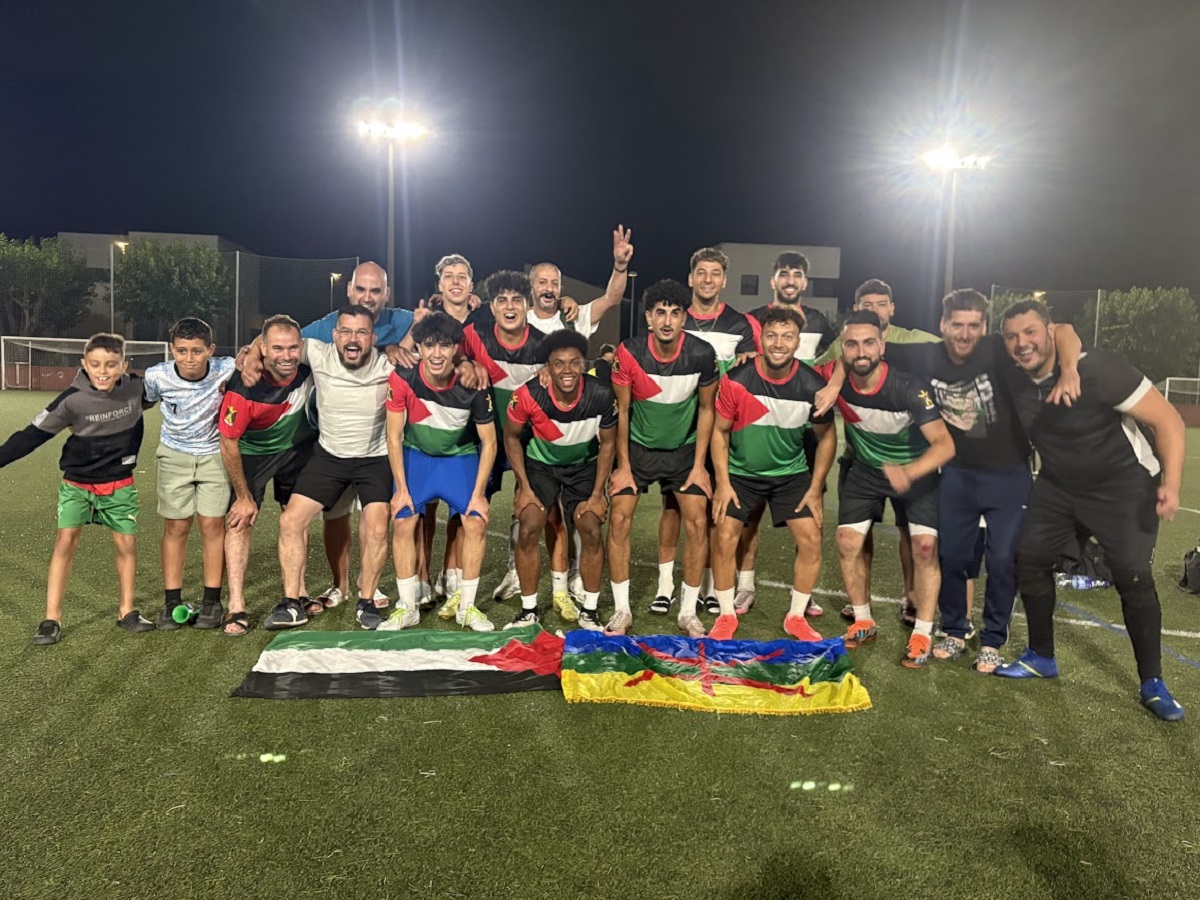 Els jugadors de Save Palestina celebrant la victòria