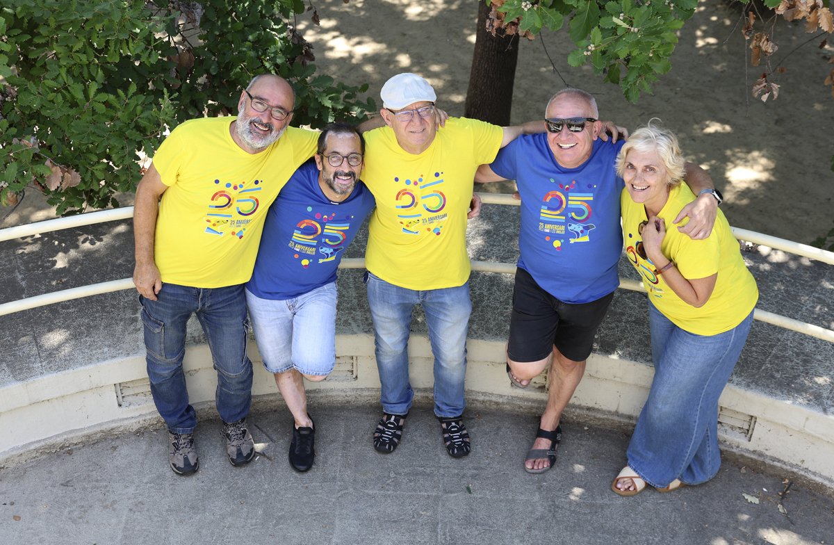 D'esquerra a dreta, Joan Gilabert, Cirilo Gasco, Dani Flores, José Orive i Montse Domínguez, pilars fonamentals en l'organització de la primera festa major de Cans i Ovelles l'any 2000