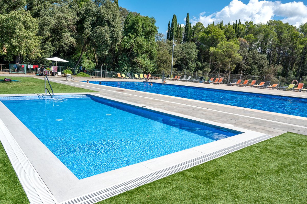 La principal incorporació d’enguany a la piscina de Ca l’Arenys ha estat una piscina petita per als més menuts