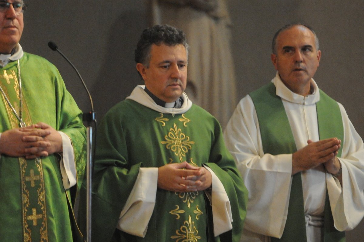 Al mig, Josep Monfort, rector de Granollers