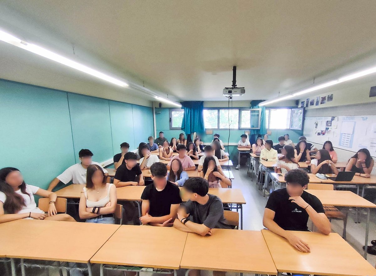 Els 37 alumnes de segon de Batxillerat de l'institut Castelll del Quer de Prats, en una aula del centre