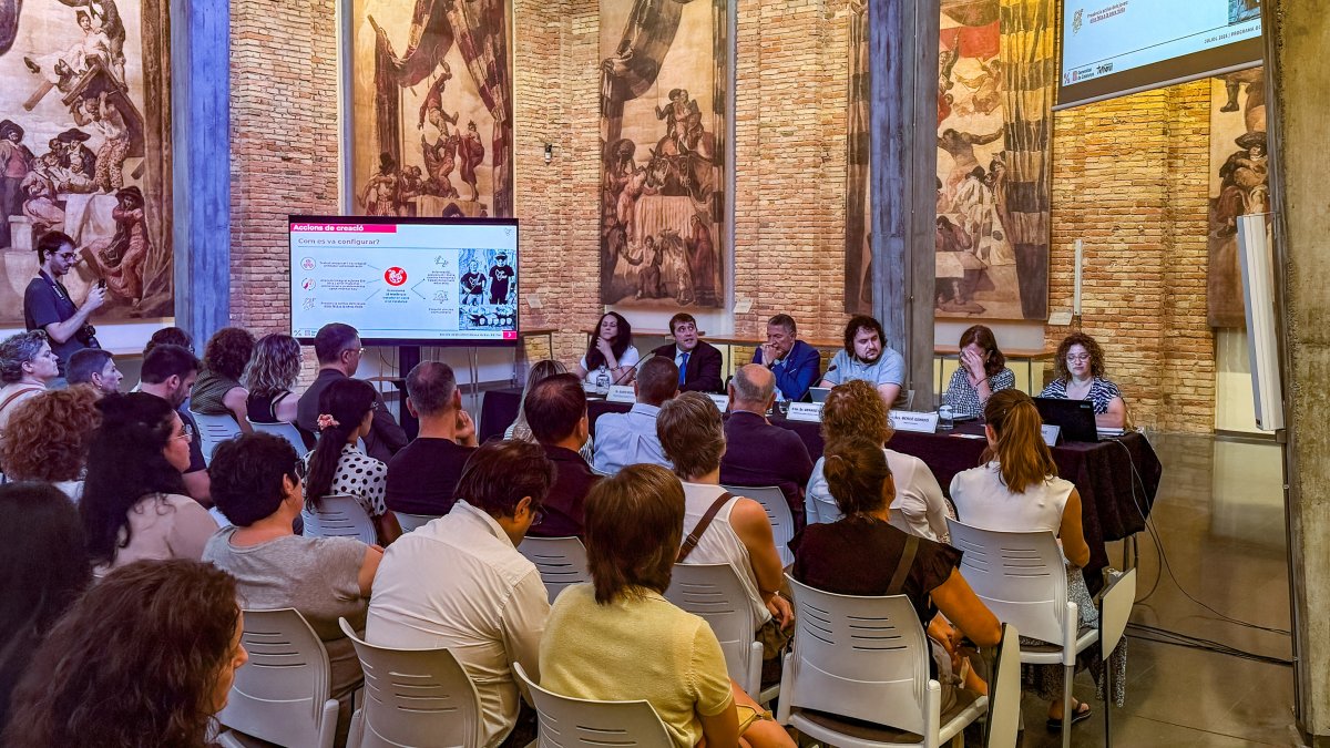El conseller d'Empresa i Treball, Miquel Sàmper, a l'acte de presentació de la segona edició d'Ocell de Foc, a Vic