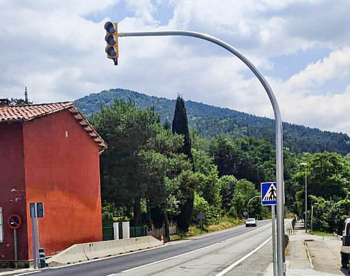 El nou semàfor a la colònia Pernau