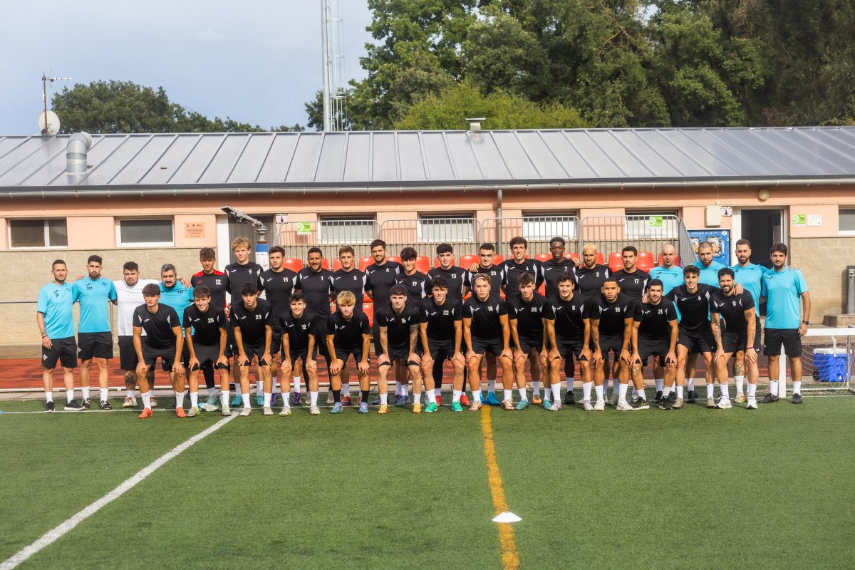 La plantilla del Tona abans de començar el primer entrenament de la temporada 2025/26