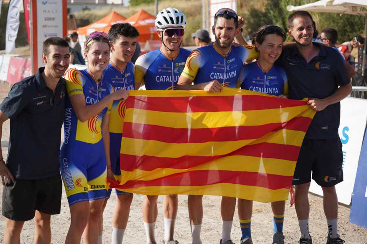 Roc Cubí (tercer per l'esquerra), juntament amb la resta de l'equip campió d’Espanya de Team Relay