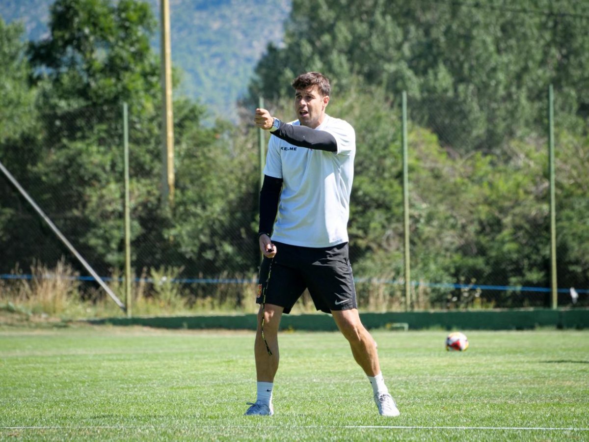 Ramon Ferrer, donant indicacions durant un entrenament de la temporada anterior