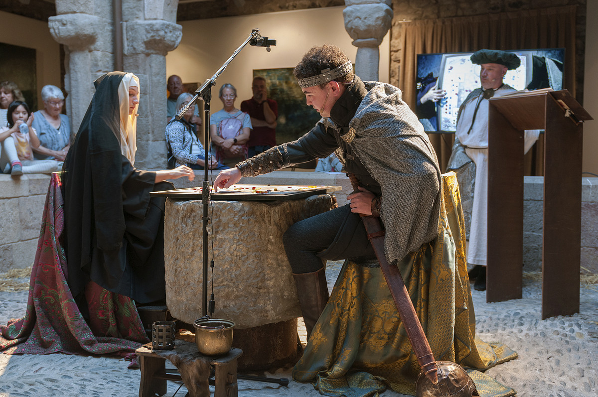 La partida escenificada que es va fer divendres passat, amb Muñoz al fons en el paper de cronista de l’època