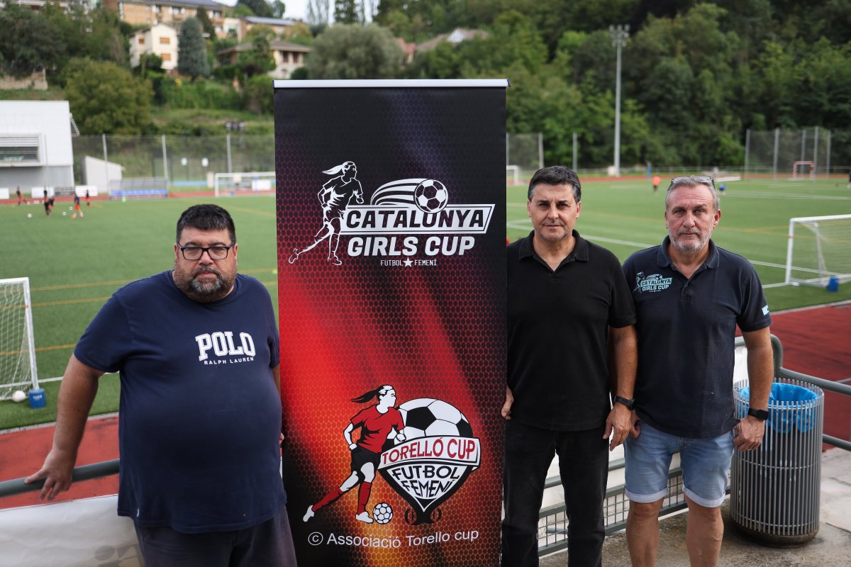 Miquel Pietx, Jaume Casas i Marcel Pujolassos, amb el cartell del torneig