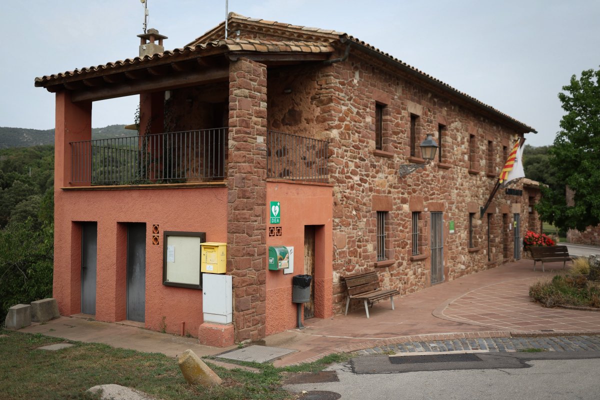 El punt de connexió del Brull, a l'exterior de l'Ajuntament, és l'últim que s'ha habilitat a Osona