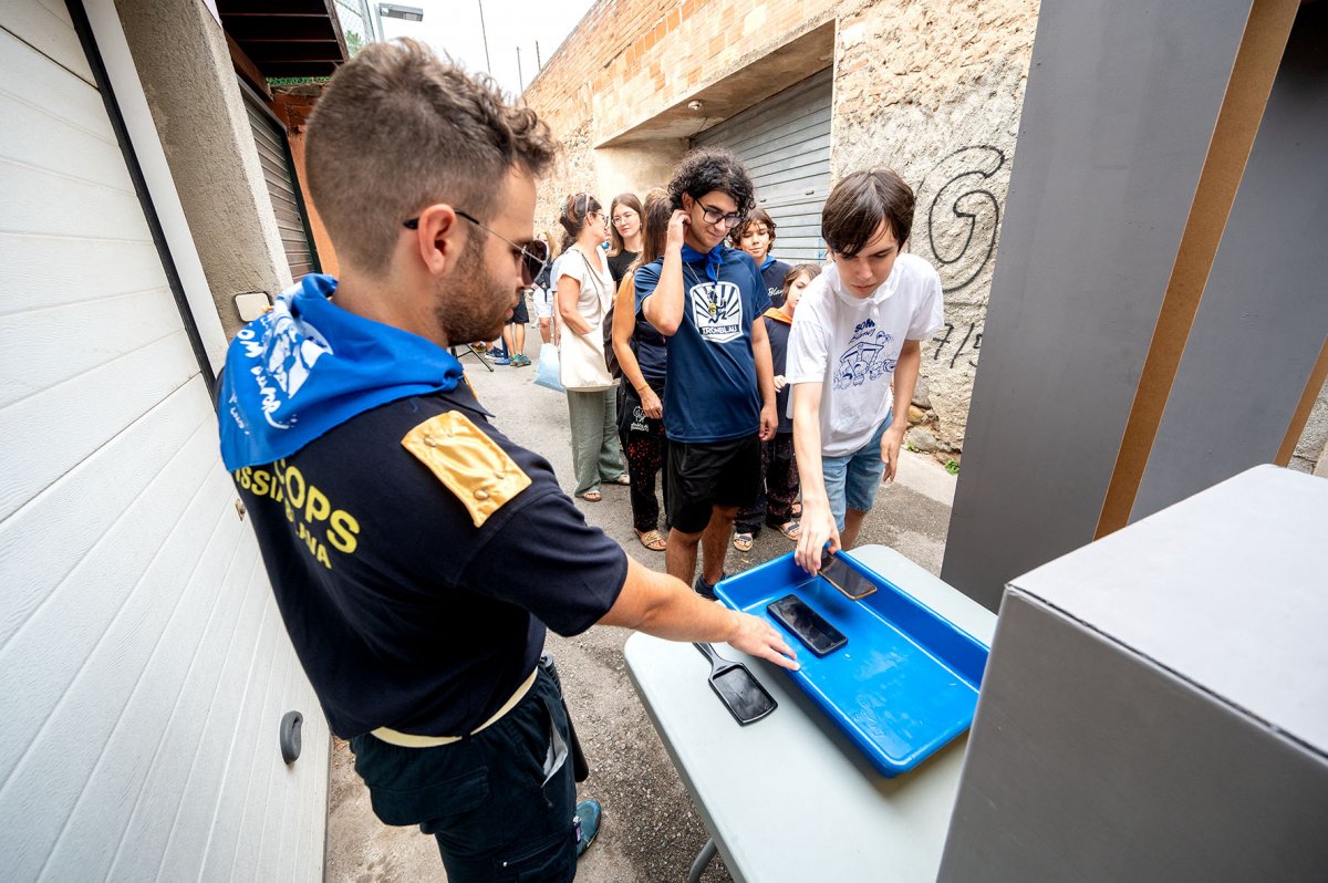 La Pulissia Blava va requisar tots els mòbils a l'entrada