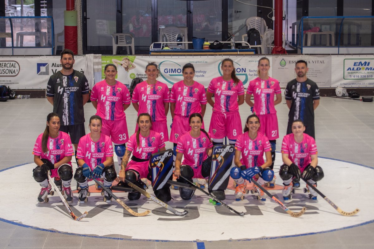 Les jugadores i el cos tècnic del Voltregà abans de l'entrenament d'aquest dilluns