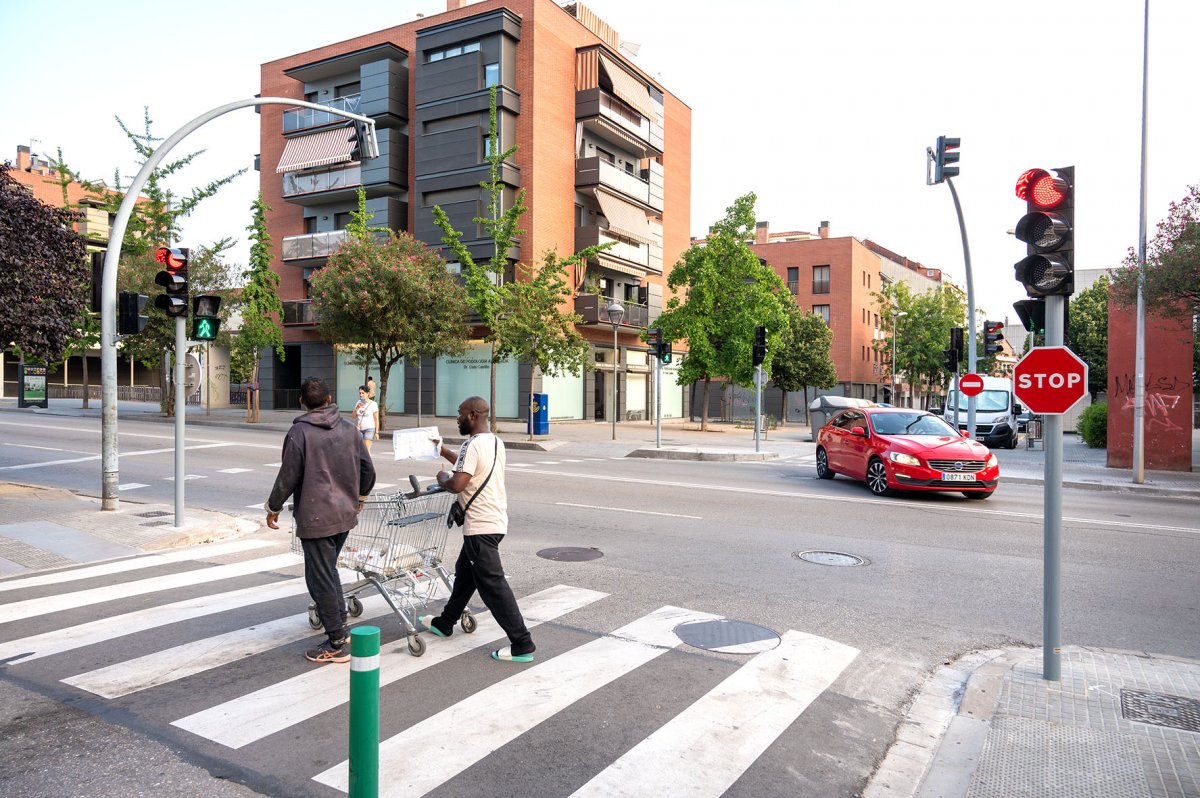 El nou semàfor a la cruïlla de Rosselló i Ramon Llull