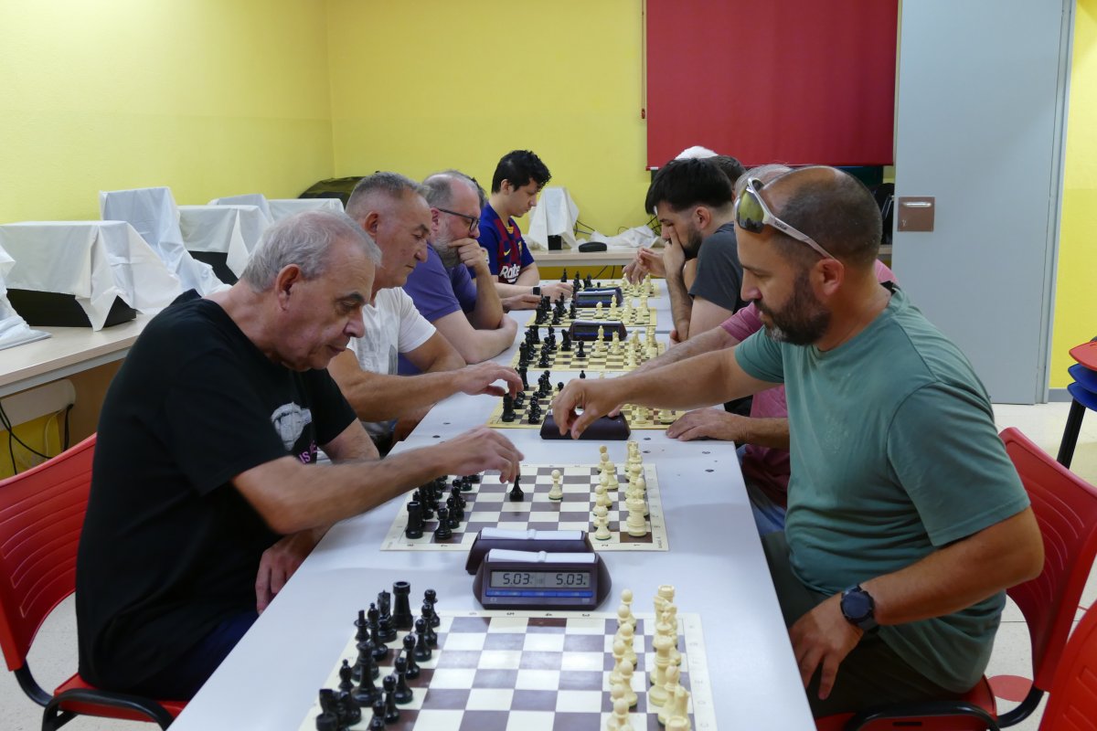 Alguns dels participants al torneig d'escacs Llampec de Taradell