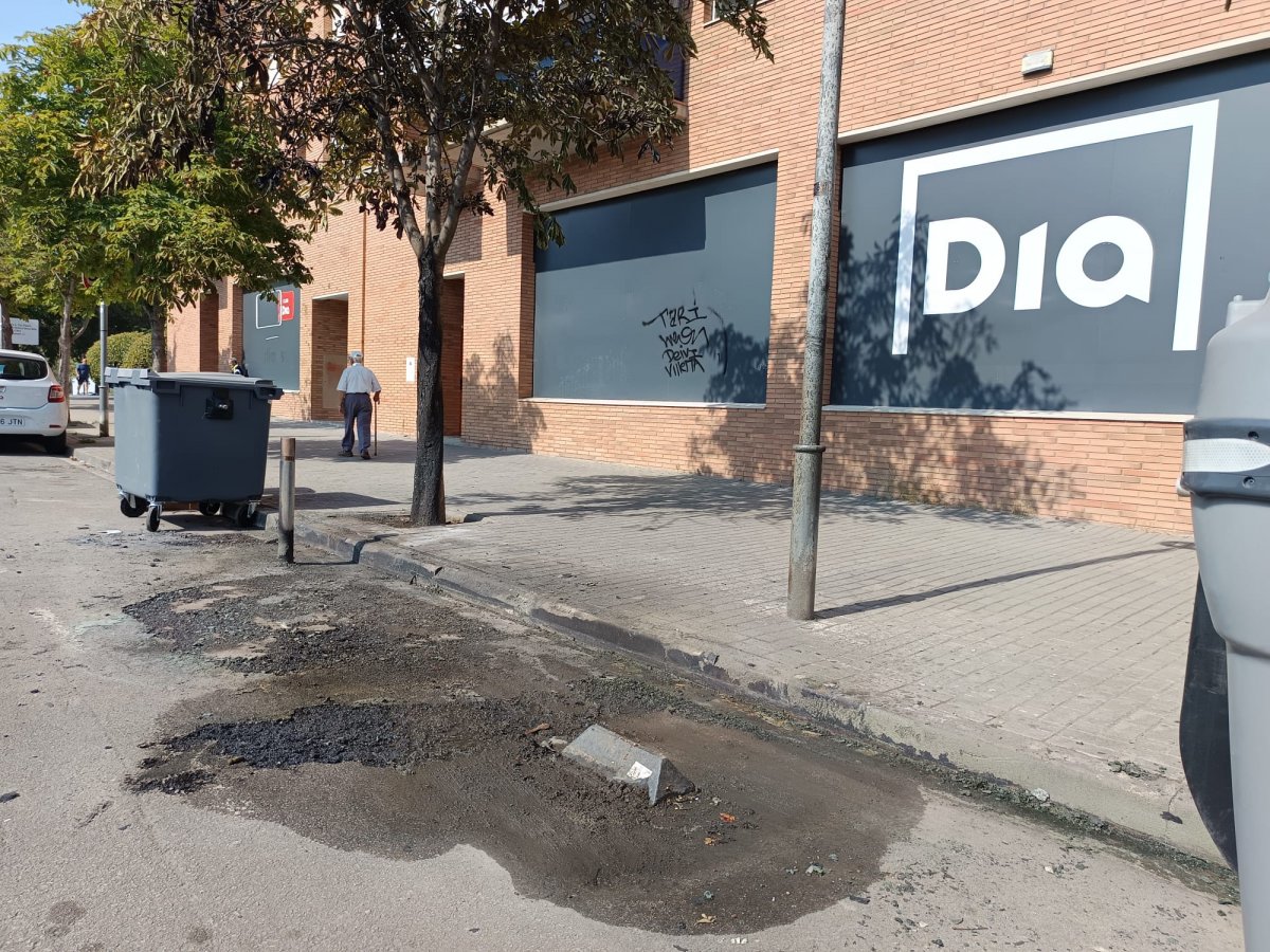 Restes d'un dels incendis entre el carrer Indústria i el carrer Diagonal