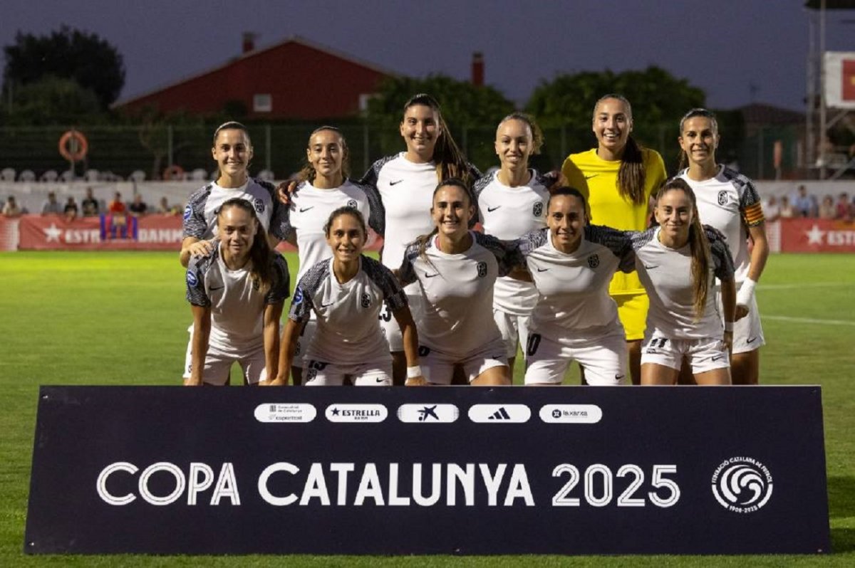 Paula Sánchez, dreta i segona per l'esquerra