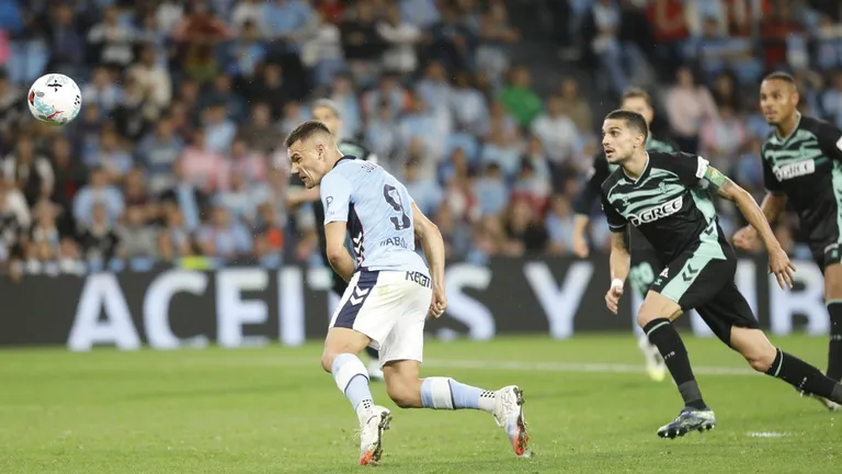 Ferran Jutglà, en una de les accions que va disposar per anotar el gol de la victòria